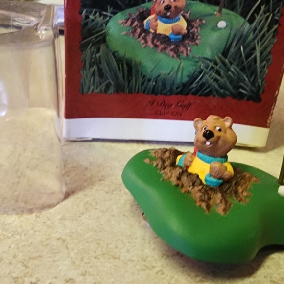 1996 Hallmark keepsake golf gopher ornament box has wear. - Picture 6 of 7